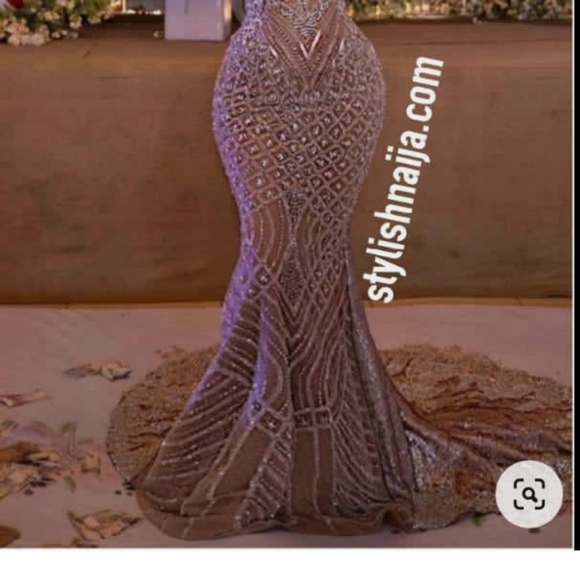 Dresses - Picture 3 of 16